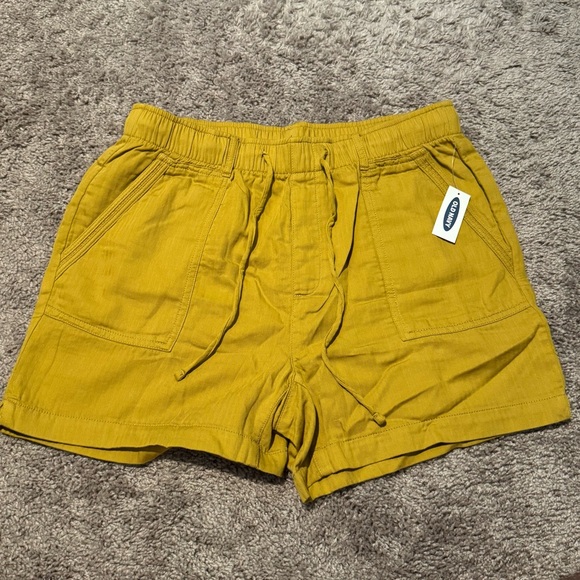 Old Navy Golden Yellow Women’s Shorts - Medium - Picture 2 of 3